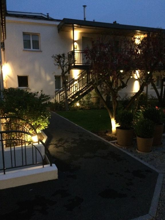Hôtel jardin Le Pasteur Châlons-en-Champagne Exterior foto