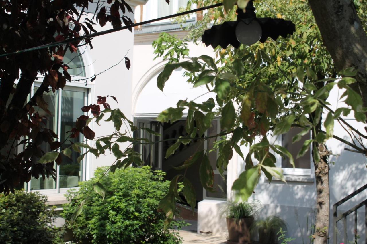 Hôtel jardin Le Pasteur Châlons-en-Champagne Exterior foto